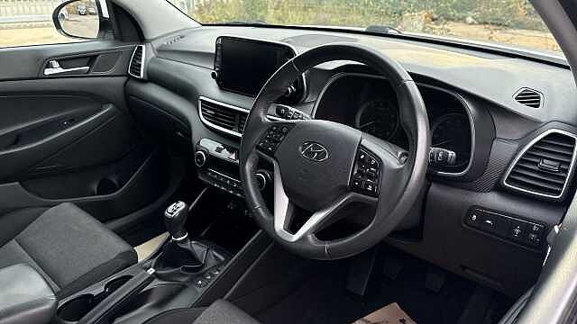 Hyundai TUCSON 1.6 GDi SE Nav 5dr 2WD Petrol Estate White