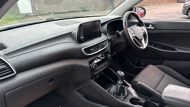 Hyundai TUCSON 1.6 GDi SE Nav 5dr 2WD Petrol Estate White