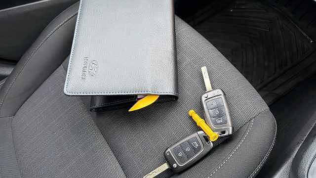 Hyundai KONA 1.6 GDi Hybrid SE Connect 5dr DCT Hybrid Hatchback Black