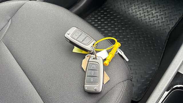 Hyundai TUCSON 1.6 TGDi 48V MHD SE Connect 5dr 2WD DCT Petrol Estate Red