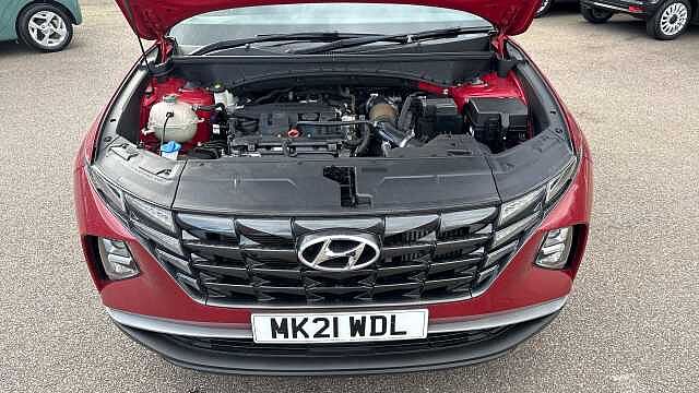 Hyundai TUCSON 1.6 TGDi 48V MHD SE Connect 5dr 2WD DCT Petrol Estate Red