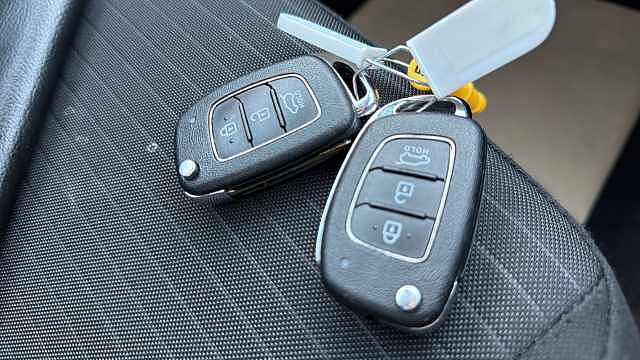 Hyundai I20 1.0T GDi 48V MHD SE Connect 5dr Petrol Hatchback Black